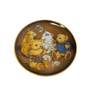 Sue Willis Bubble Buddies Limited Edition Fine Porcelain Plate Cat Bear Bowing B